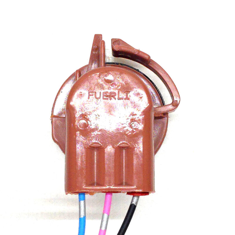 Linkz 3157 Bulb Socket – 3-Wire, 3-Tab Pigtail Connector