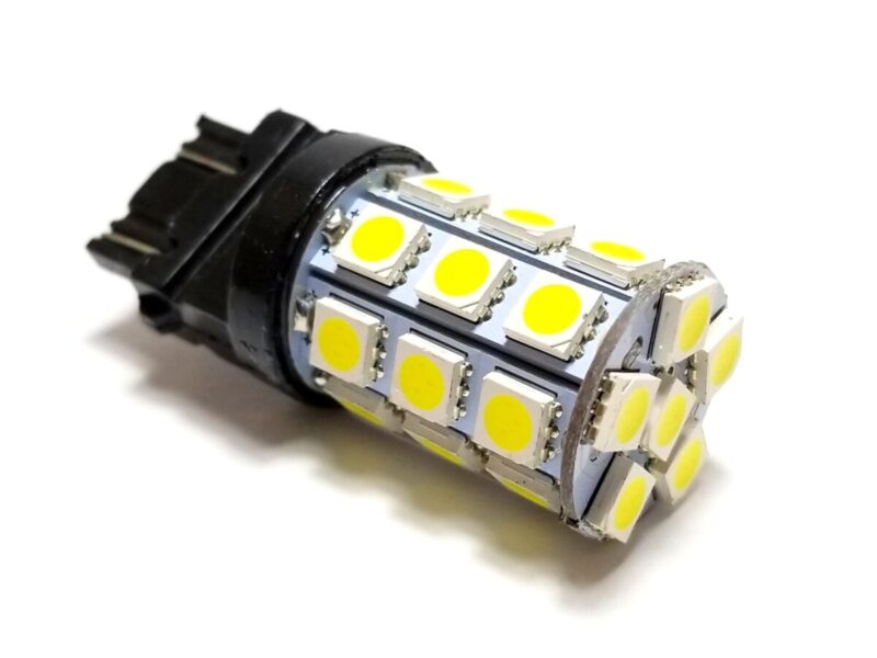 3157: Lumenz 5050 Series 27-LED Bulb
