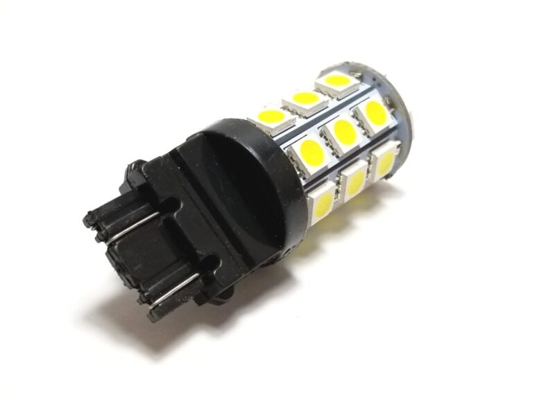 3157: Lumenz 5050 Series 27-LED Bulb