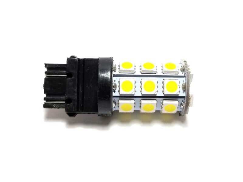 3157: Lumenz 5050 Series 27-LED Bulb