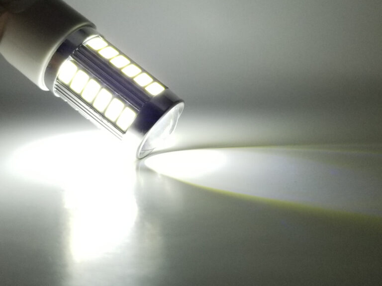 3157: Lumenz SL1 33-LED Bulb - Cool White 6000K
