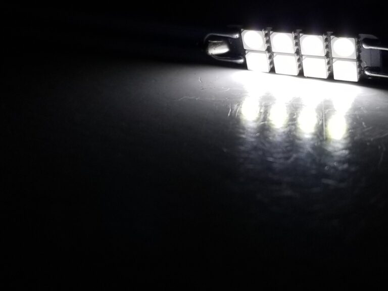44mm: Lumenz 5050 Series 8-LED Rigid Loop Bulb - 6000K Cool White