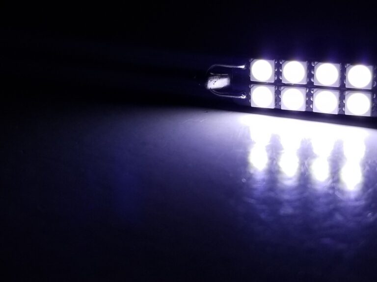 44mm: Lumenz 5050 Series 8-LED Rigid Loop Bulb - 8000K Ice White