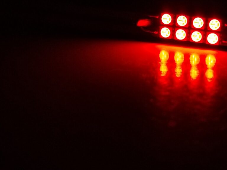 44mm: Lumenz 5050 Series 8-LED Rigid Loop Bulb - Red