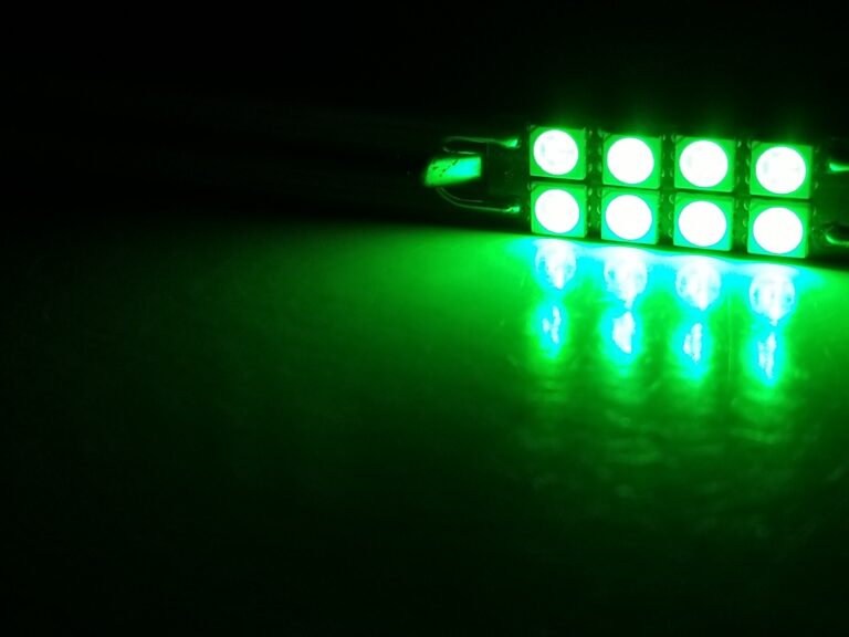 44mm: Lumenz 5050 Series 8-LED Rigid Loop Bulb - Green